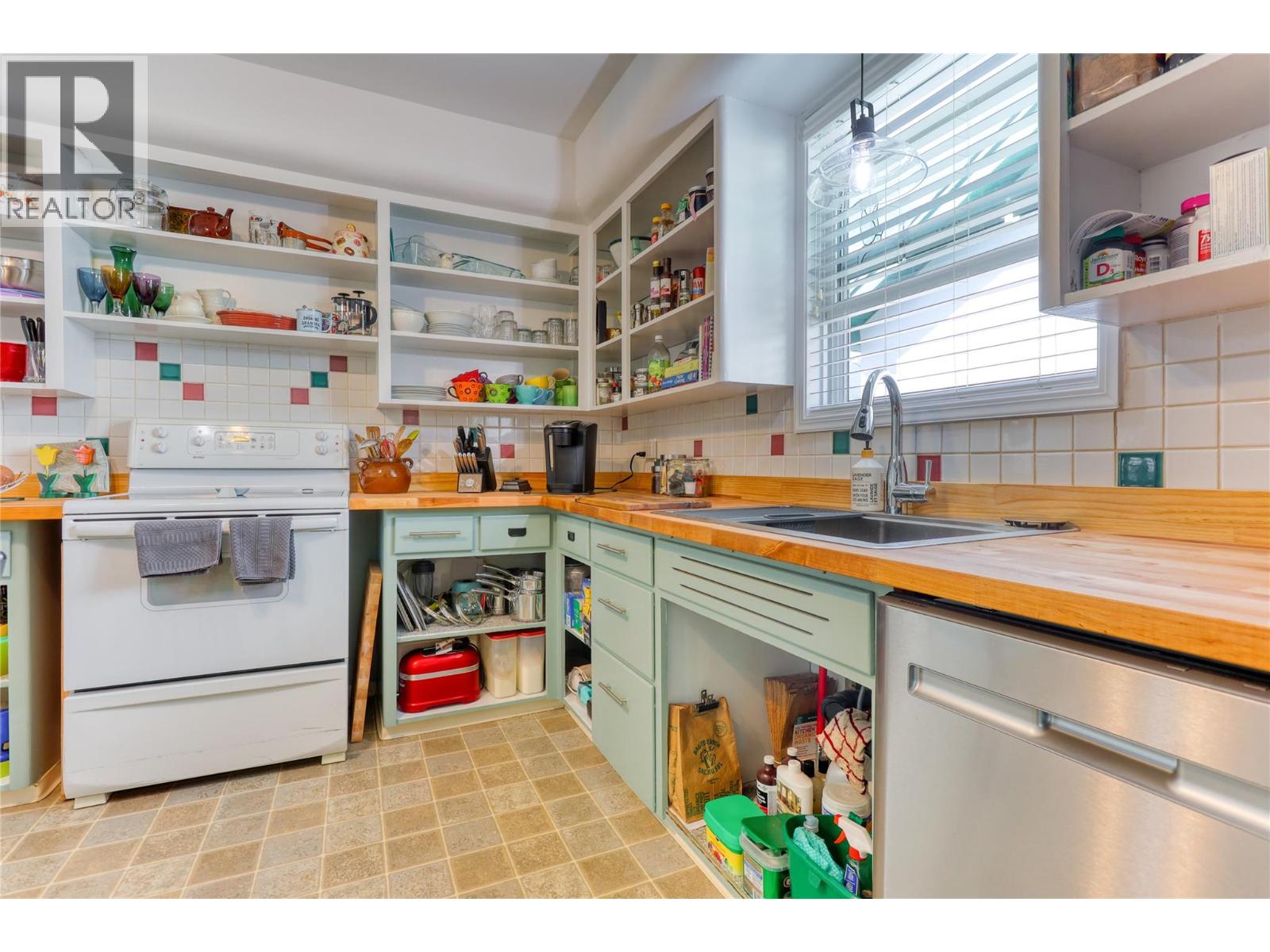 654 Schofield Highway, Warfield