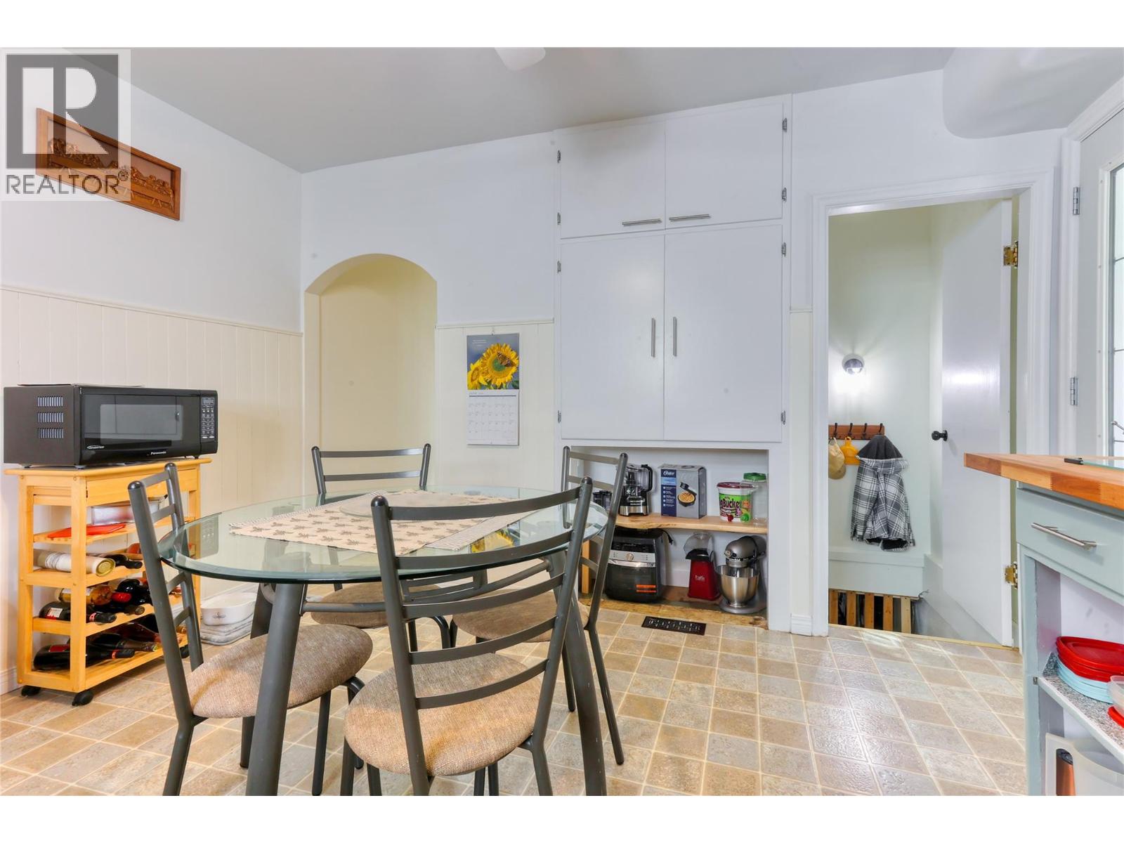 654 Schofield Highway, Warfield