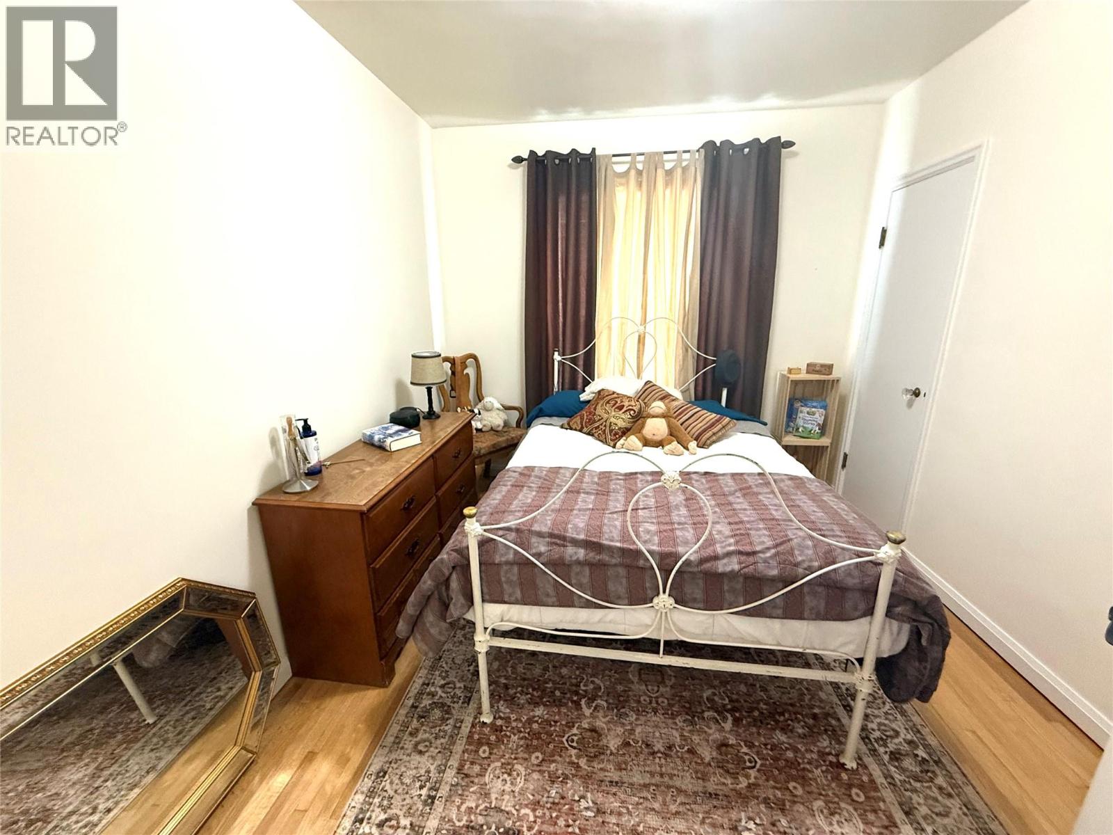 654 Schofield Highway, Warfield