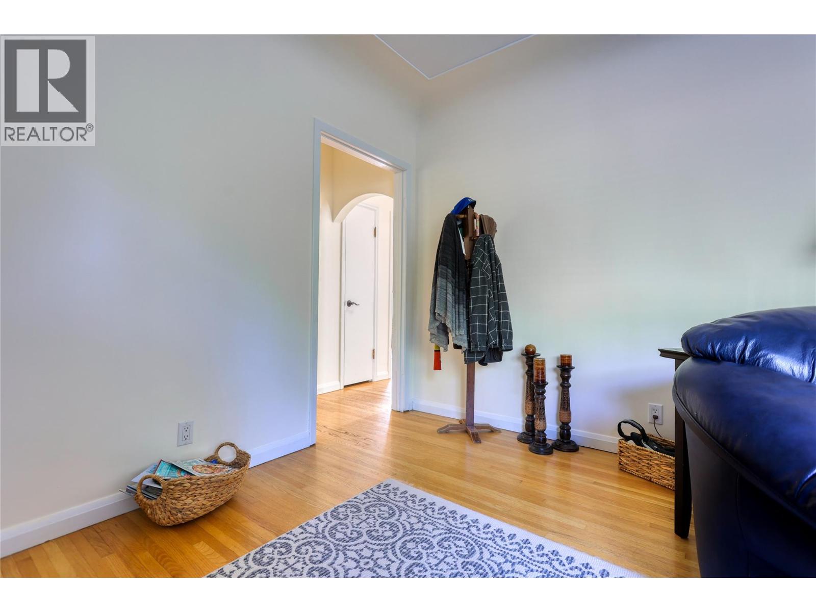 654 Schofield Highway, Warfield