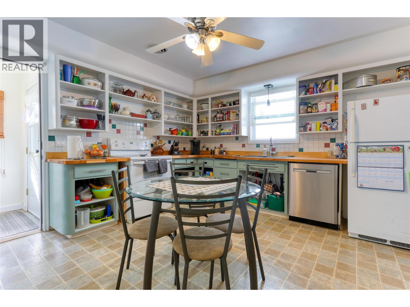 654 Schofield Highway, Warfield
