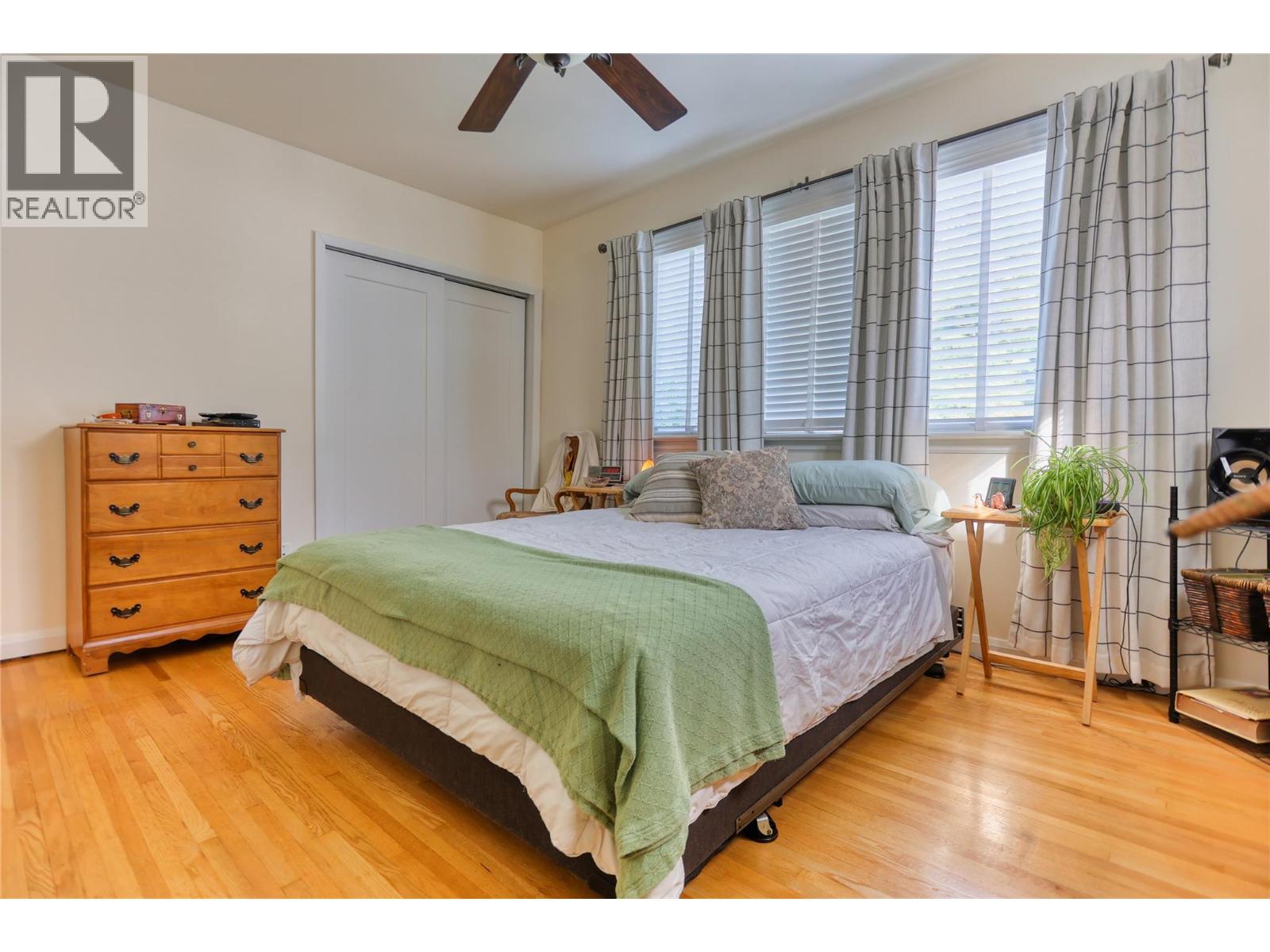 654 Schofield Highway, Warfield