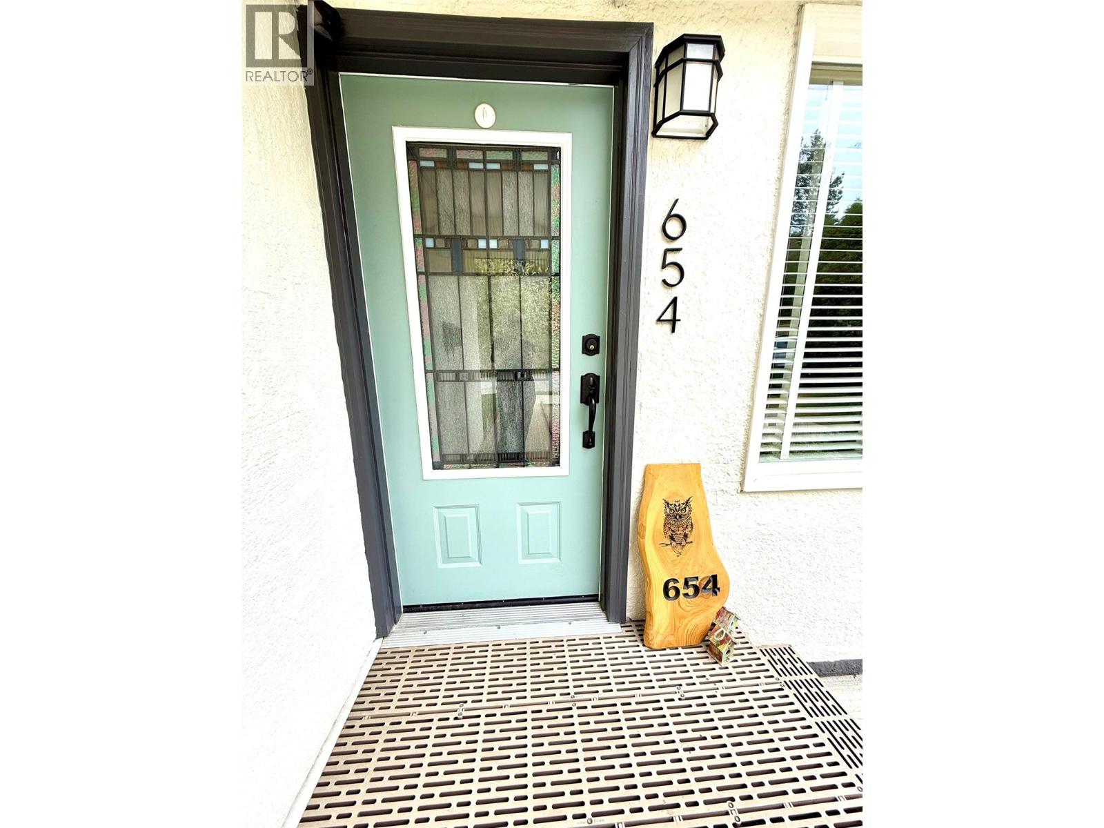 654 Schofield Highway, Warfield