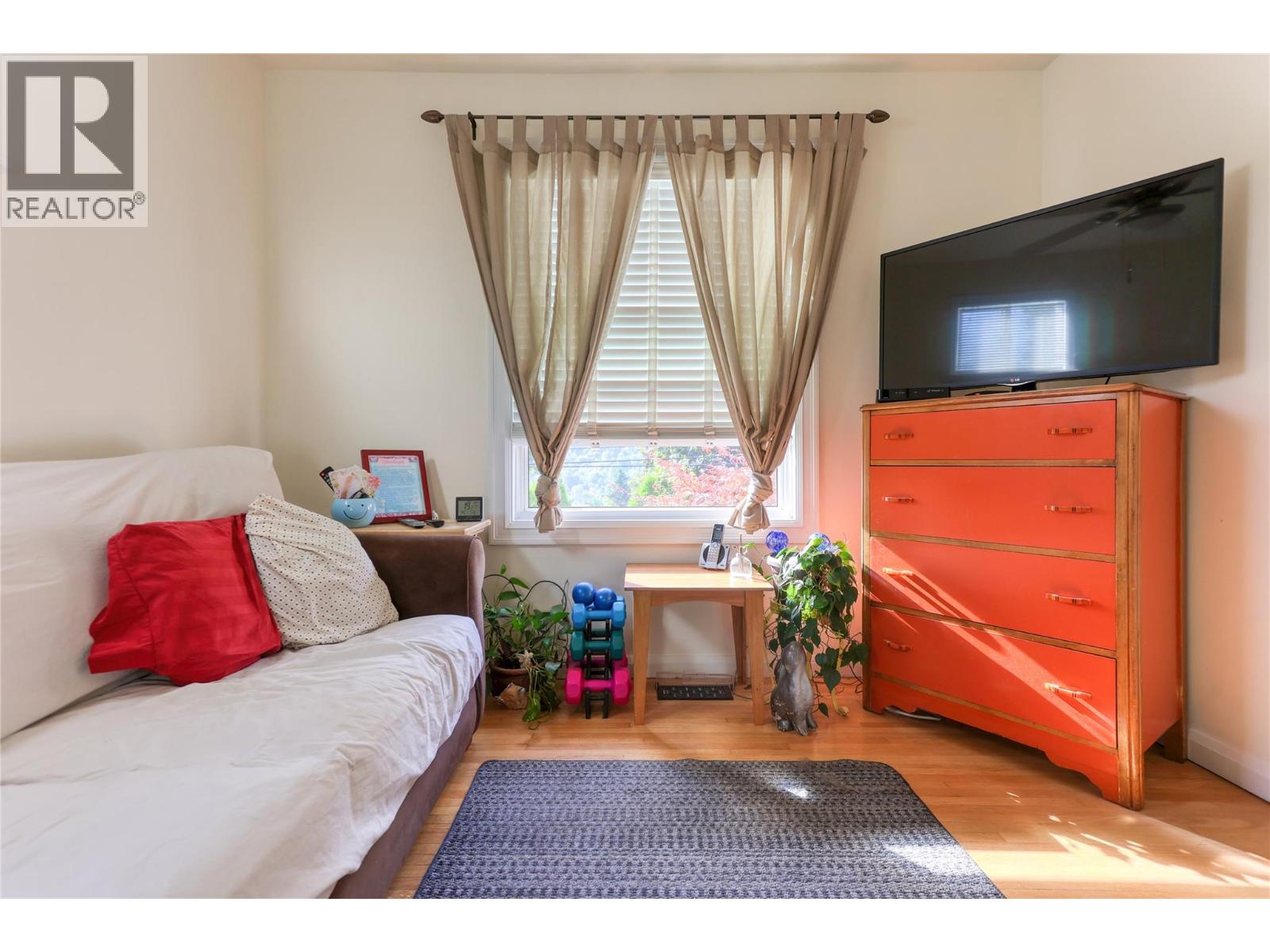 654 Schofield Highway, Warfield