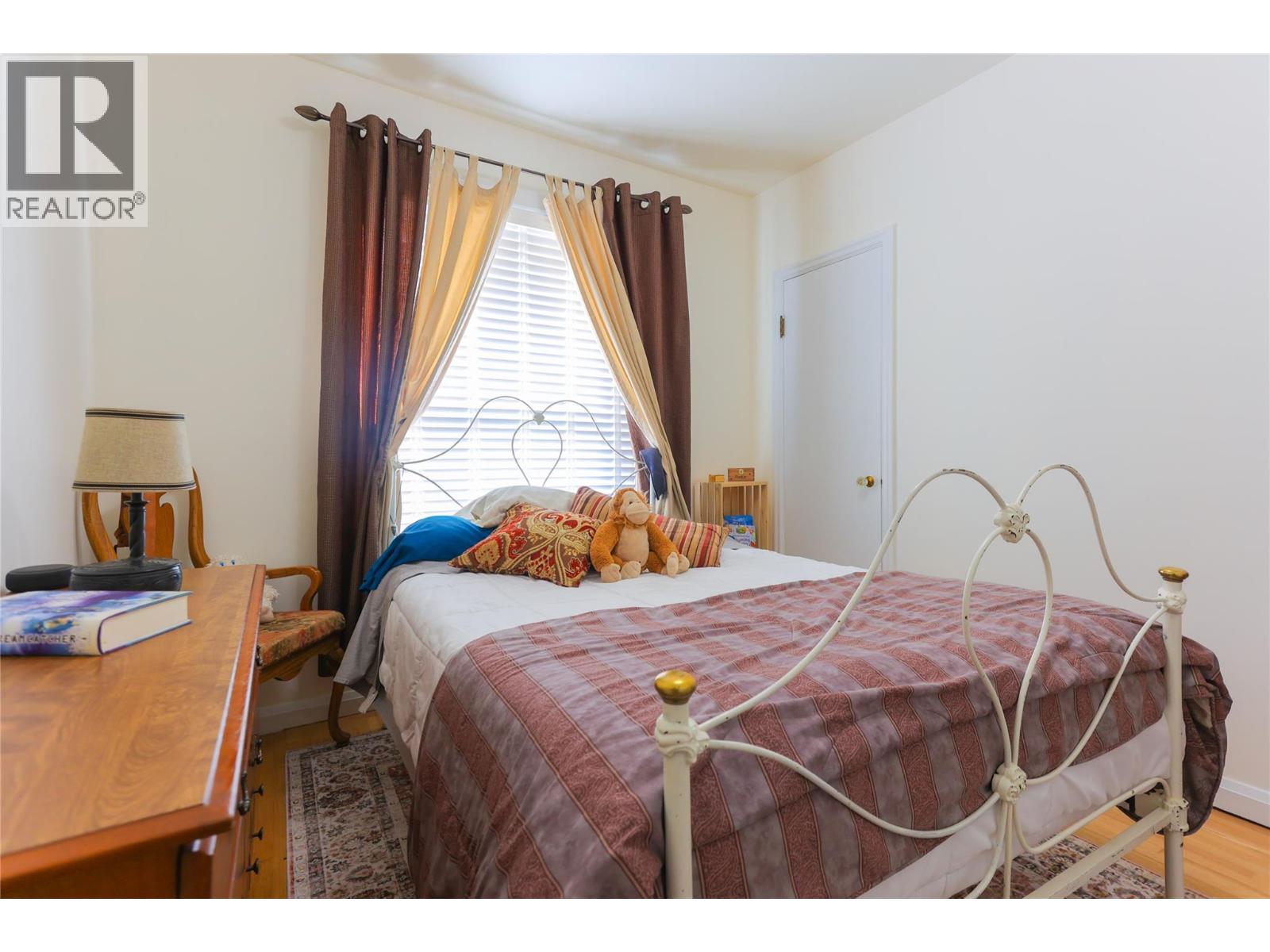 654 Schofield Highway, Warfield