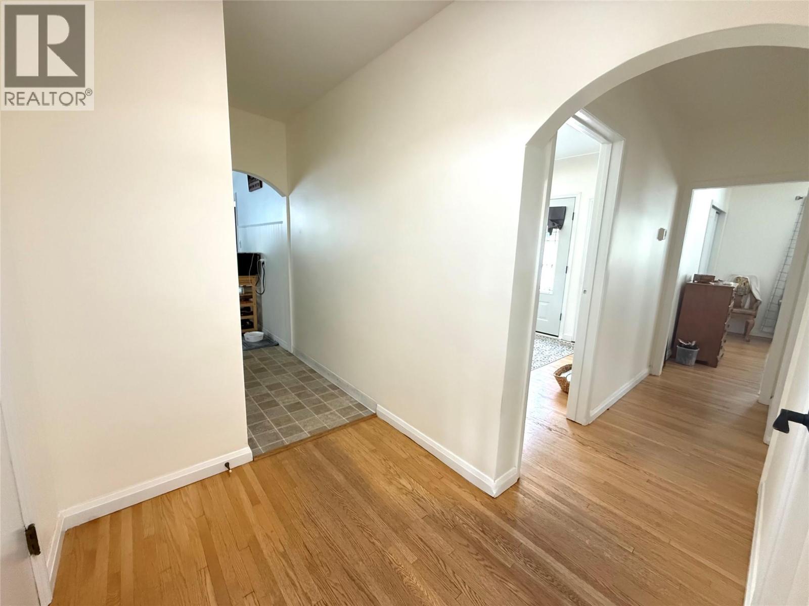 654 Schofield Highway, Warfield