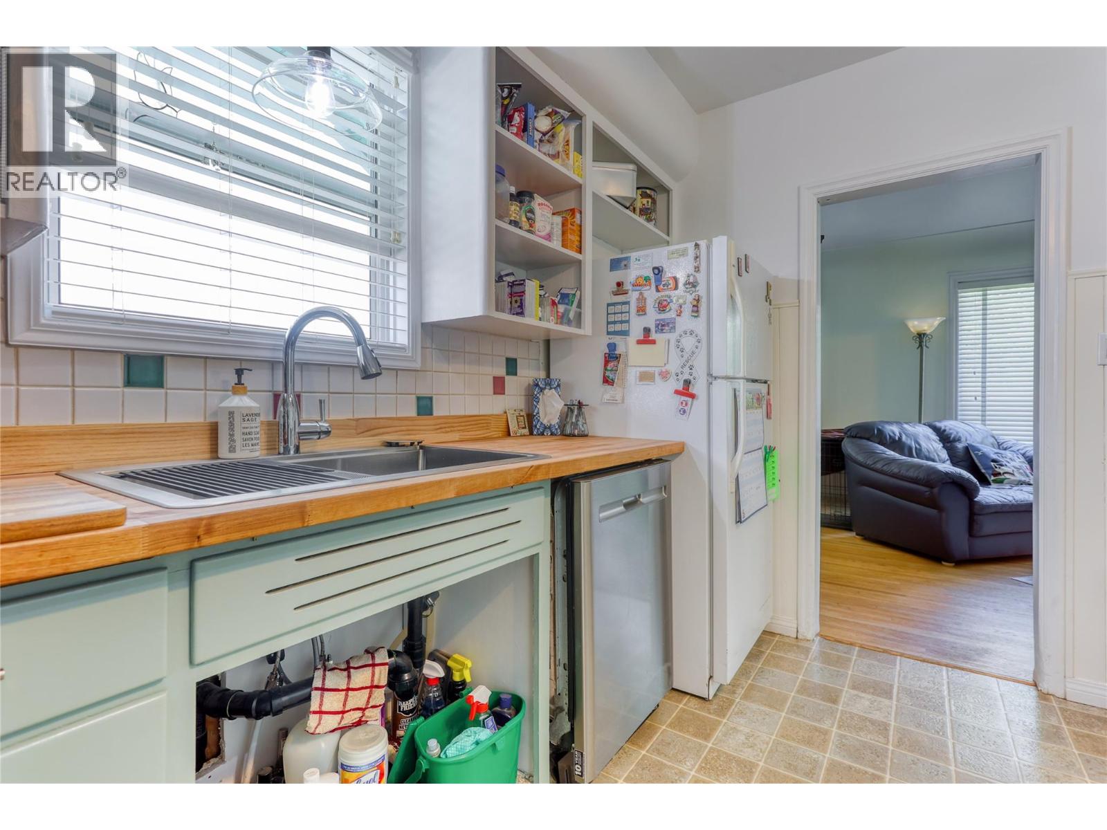 654 Schofield Highway, Warfield