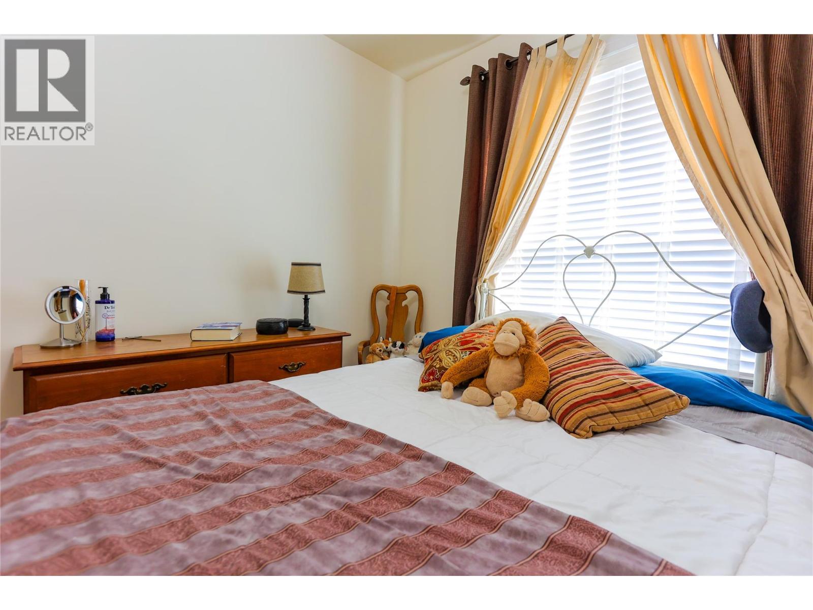 654 Schofield Highway, Warfield
