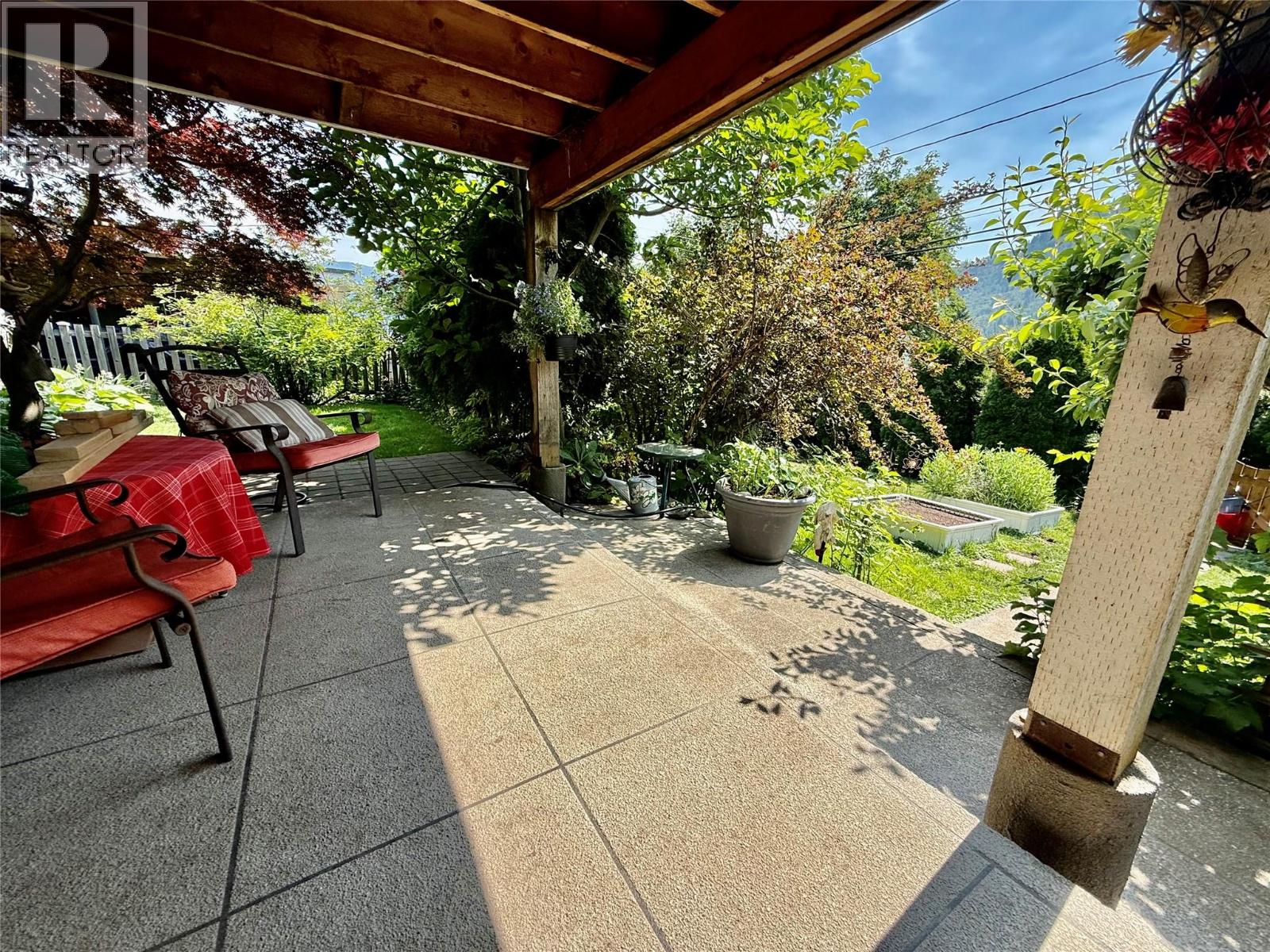 654 Schofield Highway, Warfield