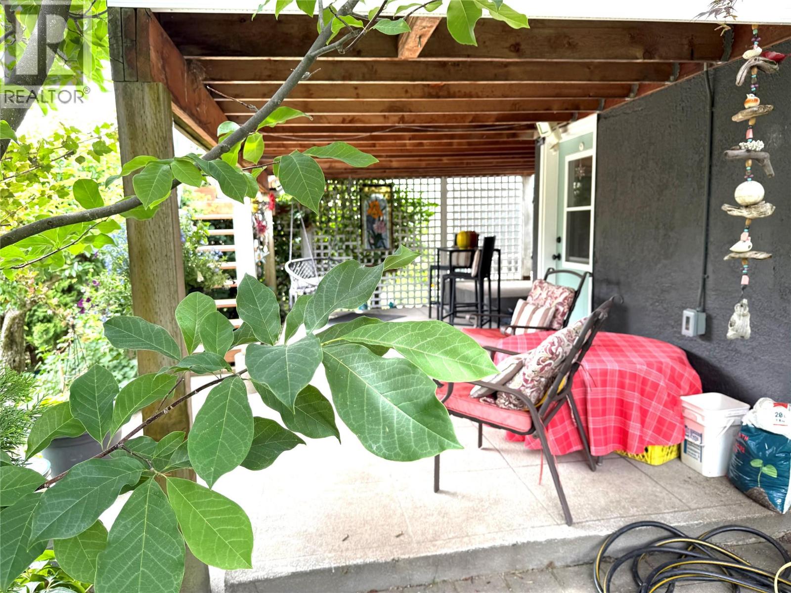 654 Schofield Highway, Warfield