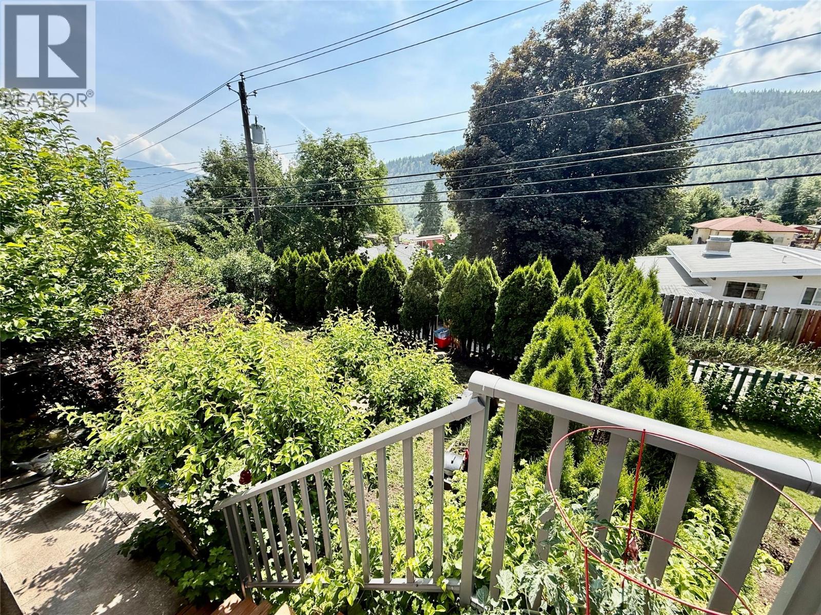 654 Schofield Highway, Warfield