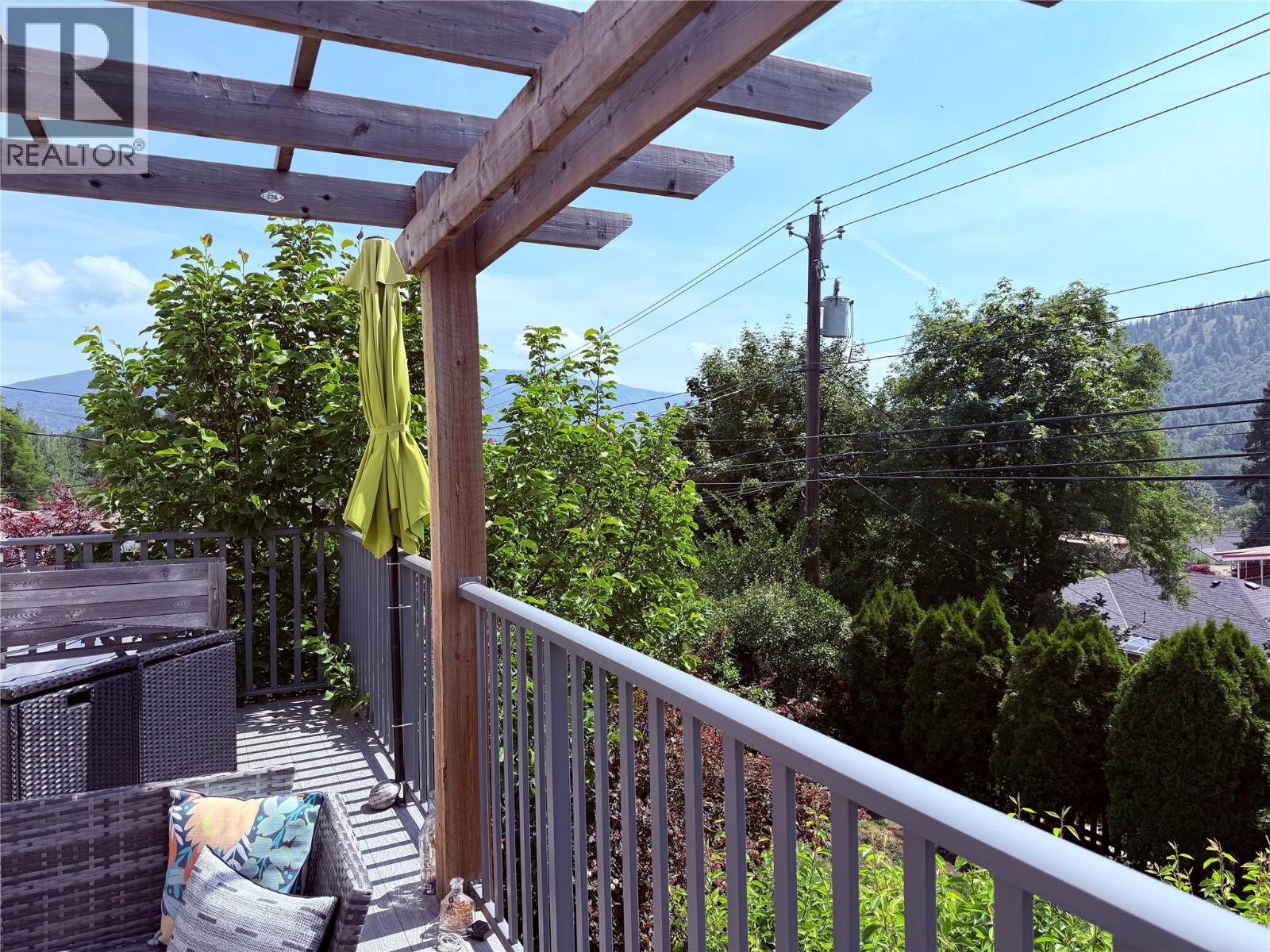 654 Schofield Highway, Warfield