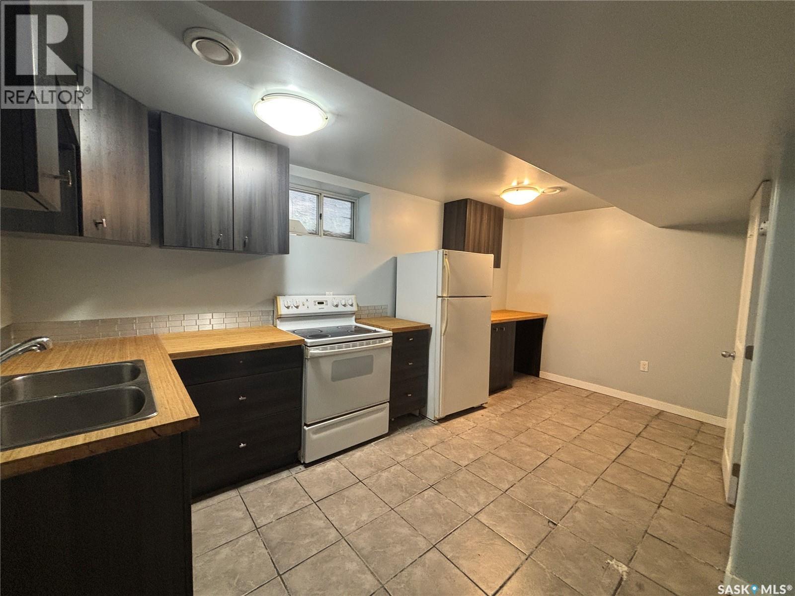 Photo 13 of 975 Atkinson Street, Regina SK