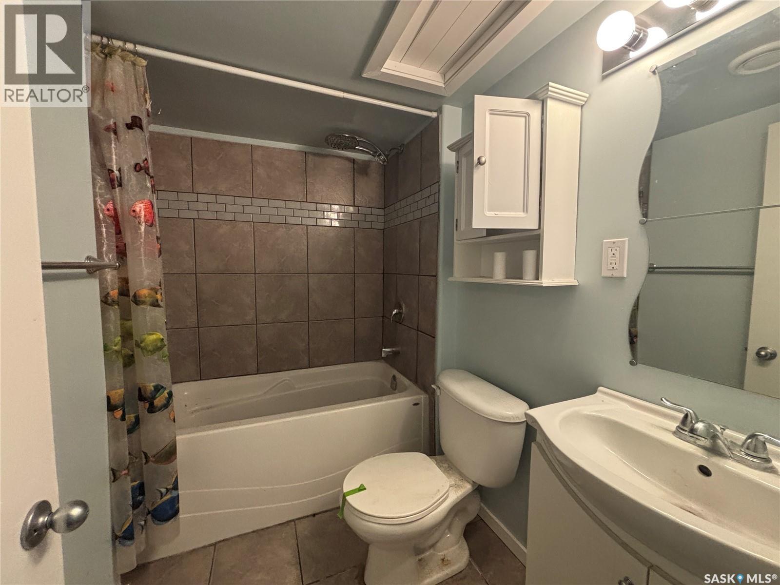 Photo 15 of 975 Atkinson Street, Regina SK