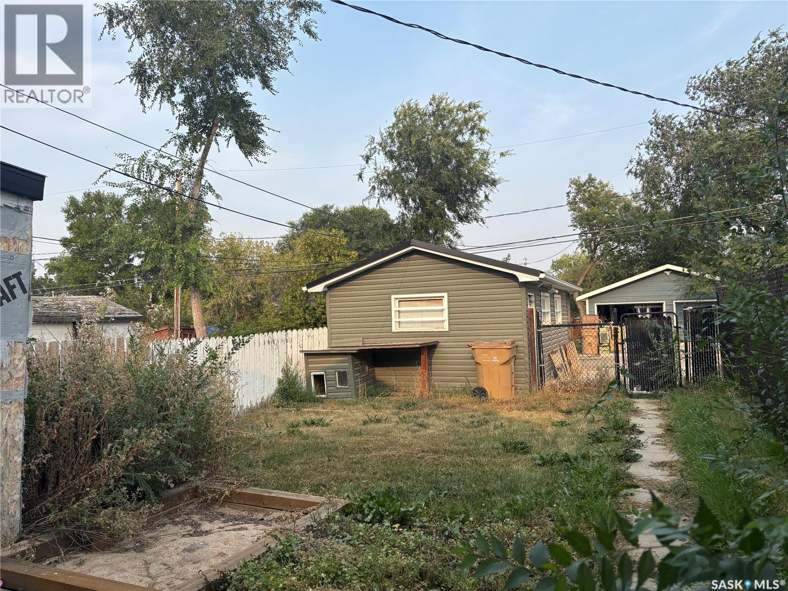 Photo 17 of 975 Atkinson Street, Regina SK