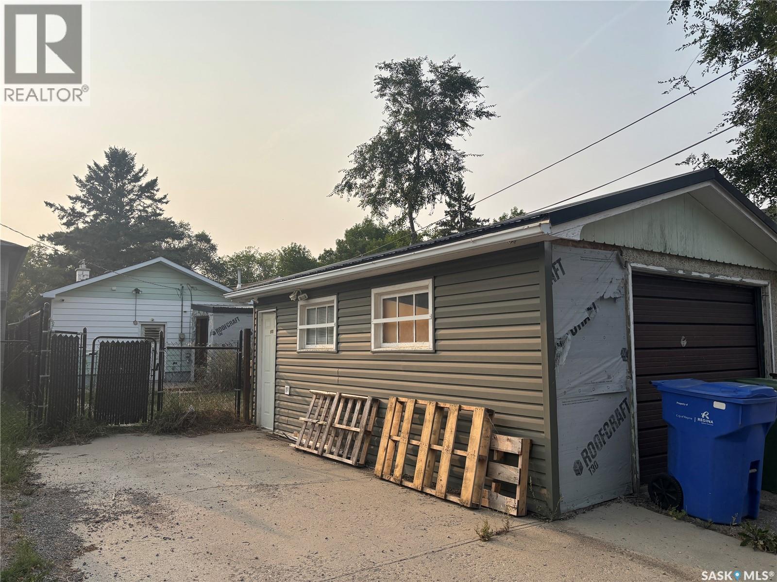 Photo 19 of 975 Atkinson Street, Regina SK