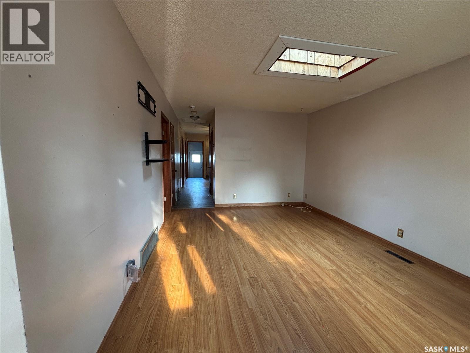 Photo 2 of 975 Atkinson Street, Regina SK