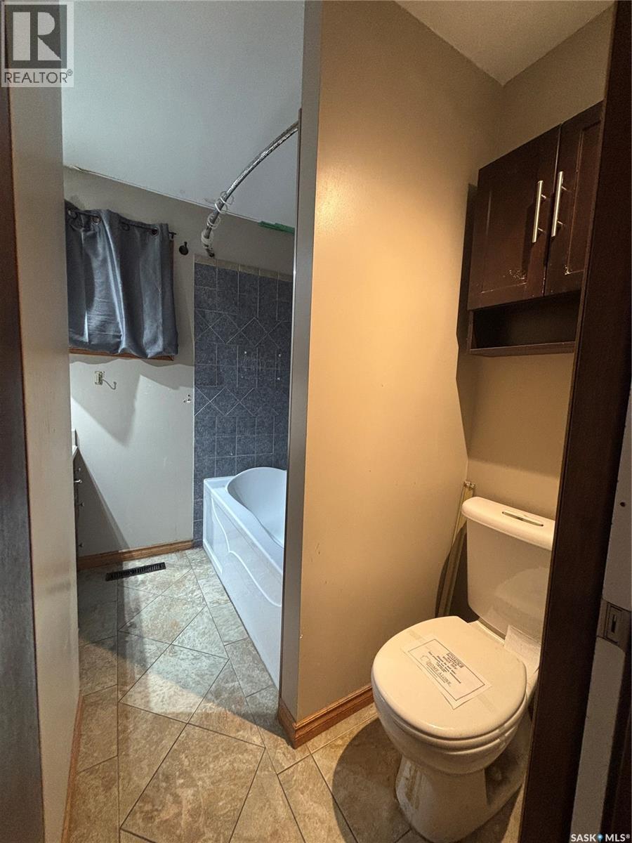 Photo 9 of 975 Atkinson Street, Regina SK