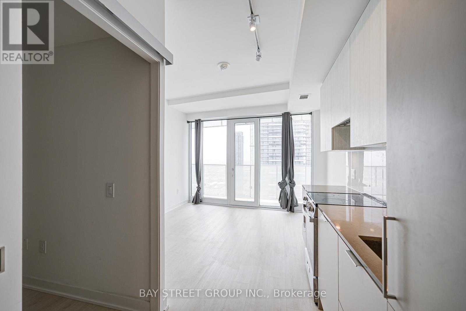 Photo 10 of 3207 3900 Confederation Parkway, Mississauga ON