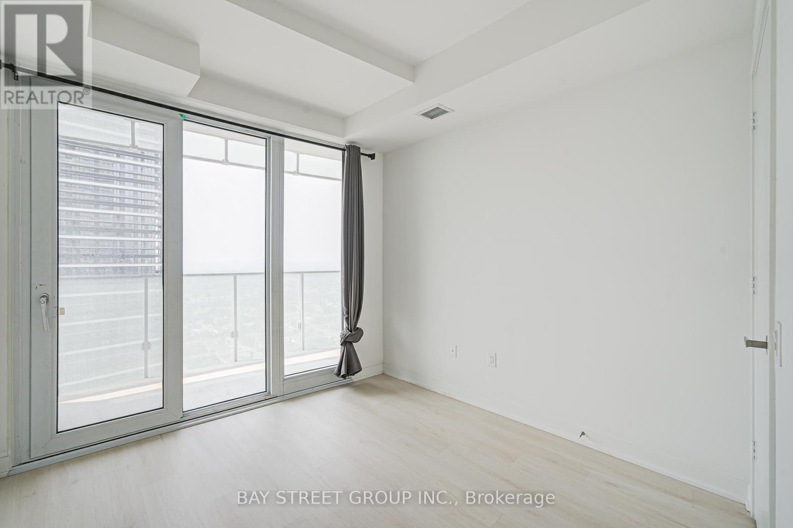Photo 11 of 3207 3900 Confederation Parkway, Mississauga ON