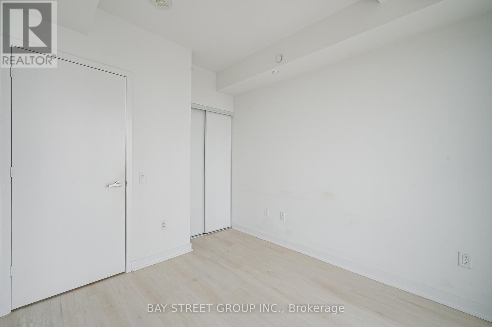 Photo 14 of 3207 3900 Confederation Parkway, Mississauga ON