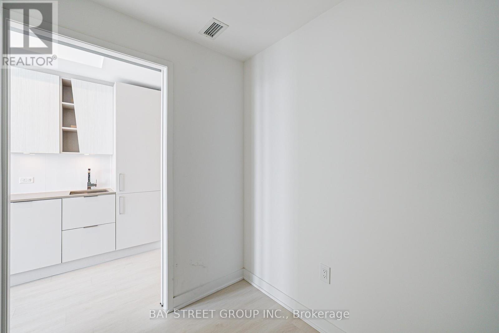 Photo 16 of 3207 3900 Confederation Parkway, Mississauga ON