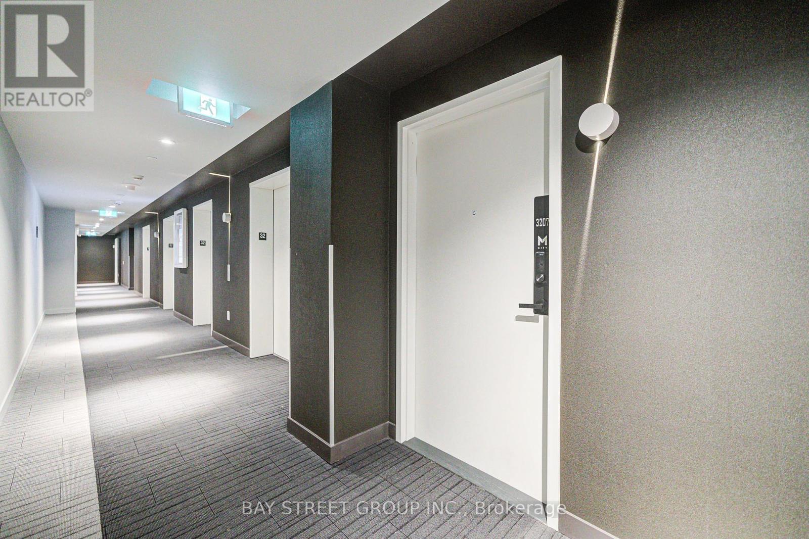 Photo 4 of 3207 3900 Confederation Parkway, Mississauga ON