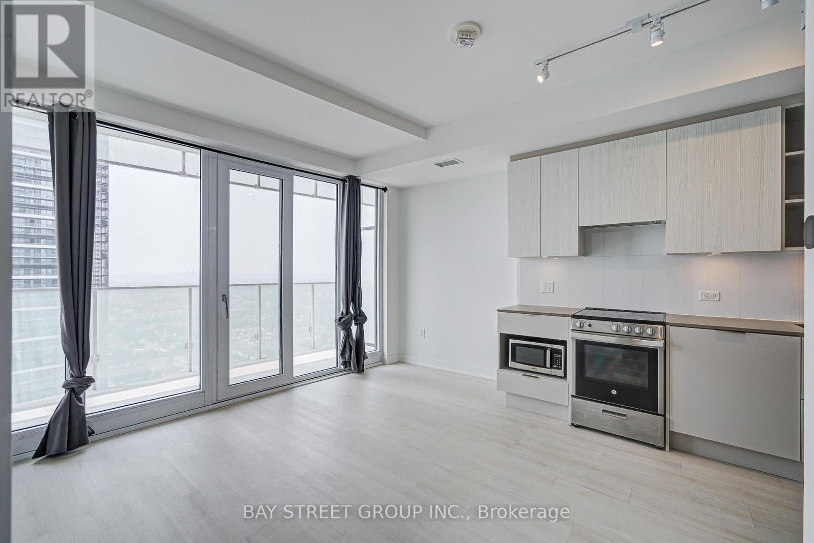 Photo 5 of 3207 3900 Confederation Parkway, Mississauga ON