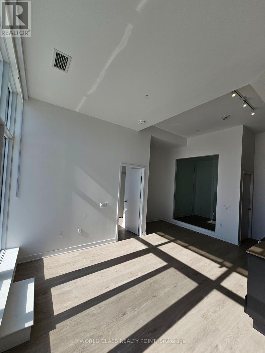 Photo 4 of 530 3900 Confederation Parkway, Mississauga ON