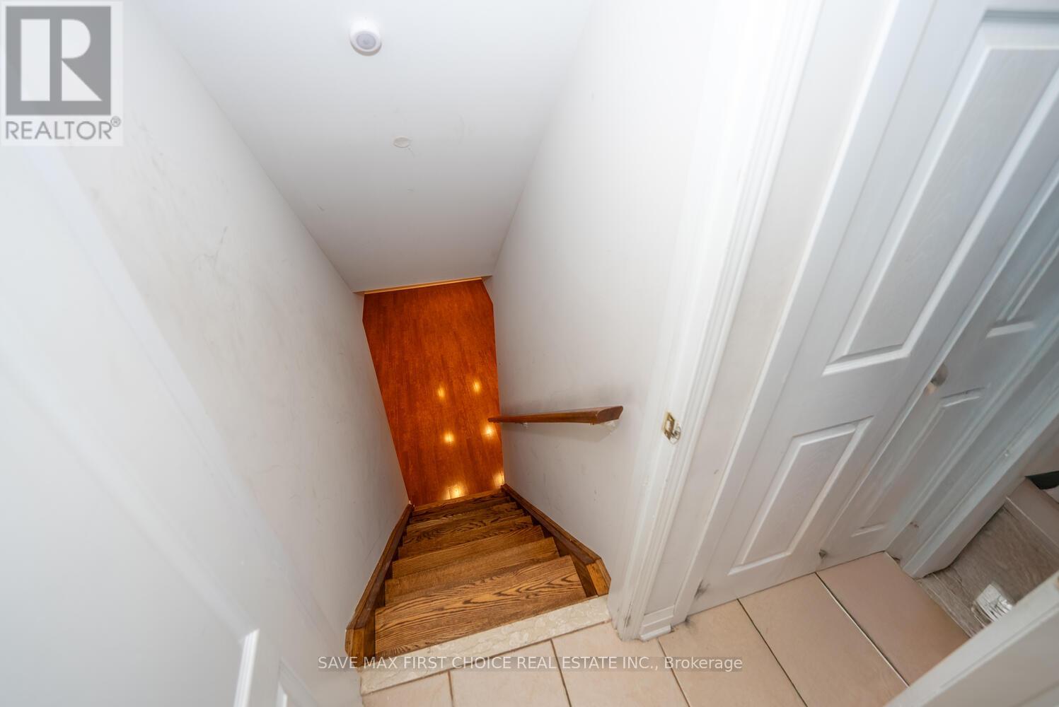 Photo 4 of 5763 Raftsman Cove, Mississauga ON