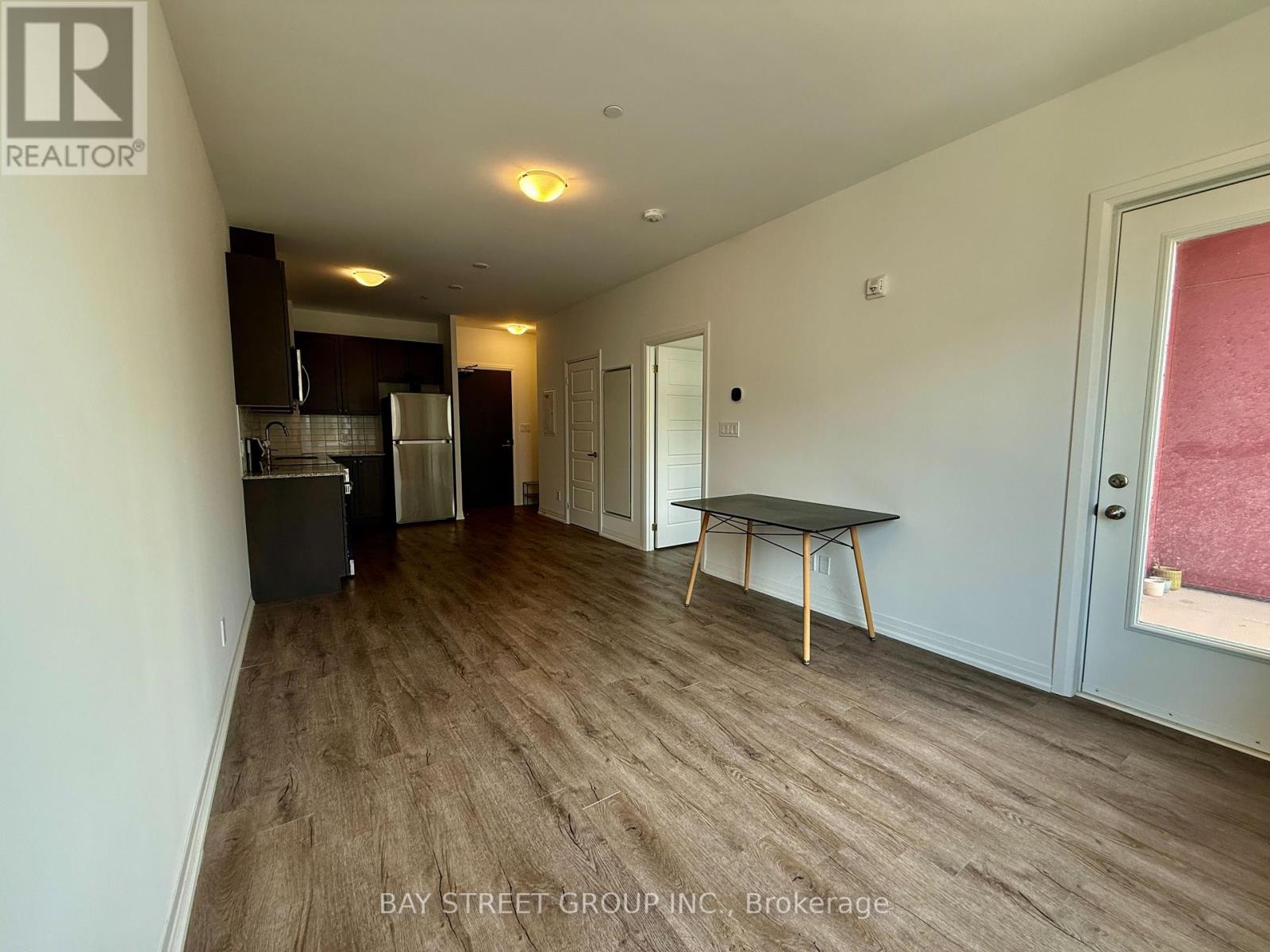 Photo 2 of 309 3265 Carding Mill Trail, Oakville ON