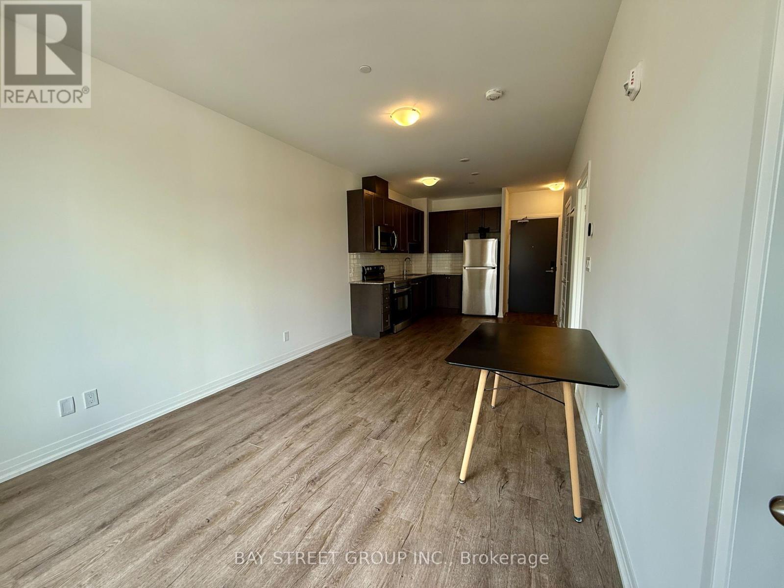 Photo 3 of 309 3265 Carding Mill Trail, Oakville ON