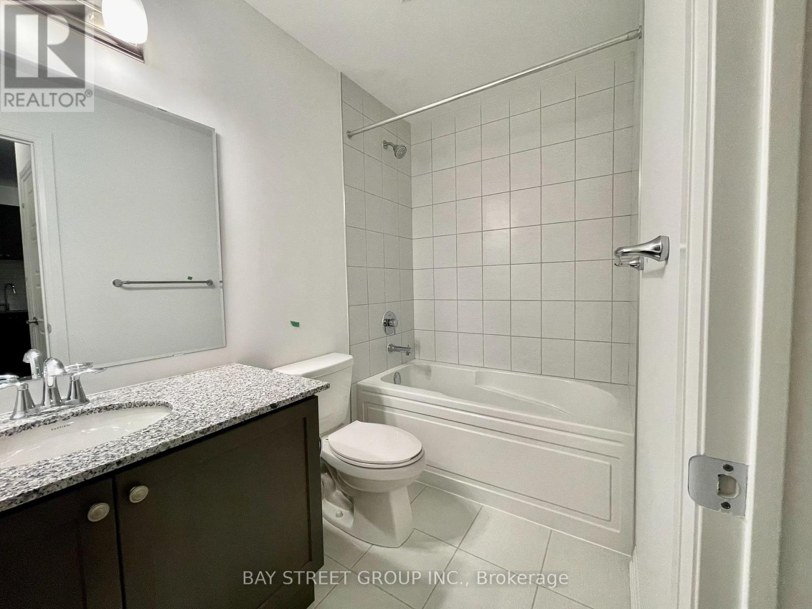 Photo 6 of 309 3265 Carding Mill Trail, Oakville ON