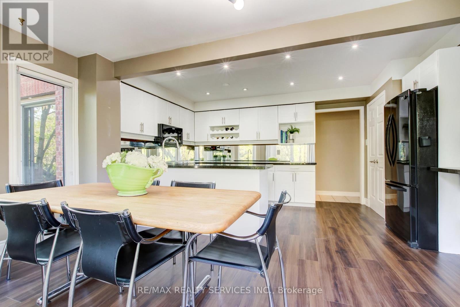 Photo 11 of 25 Brookbank Court, Brampton ON