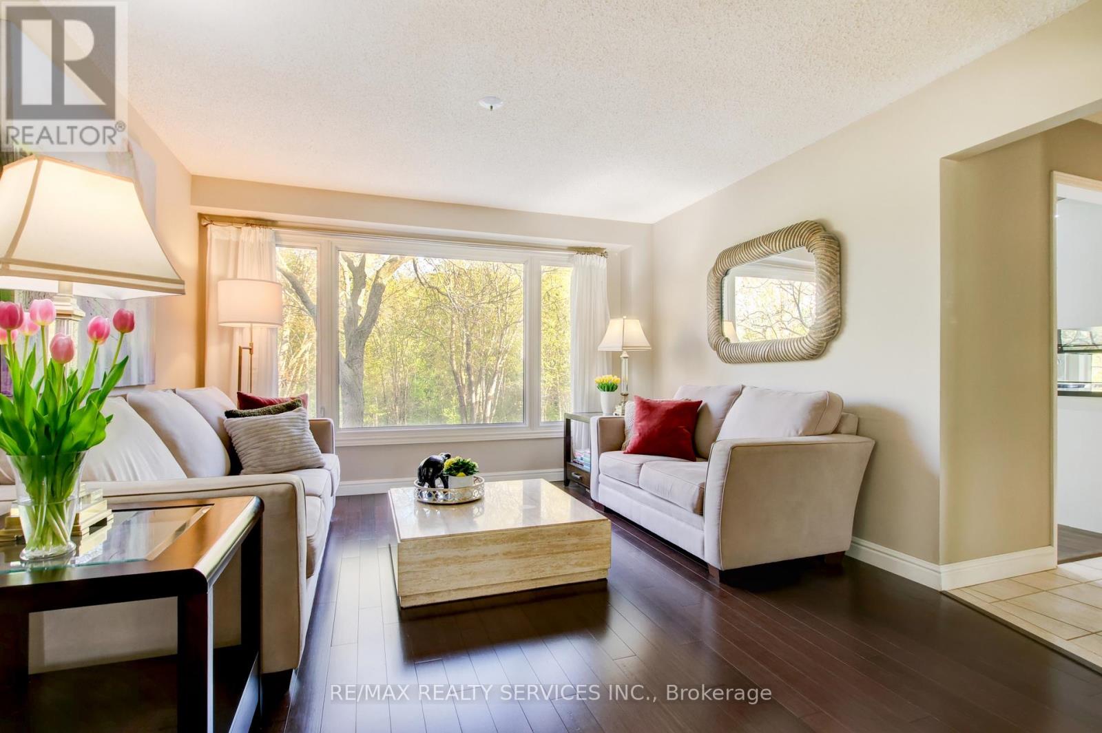 Photo 12 of 25 Brookbank Court, Brampton ON