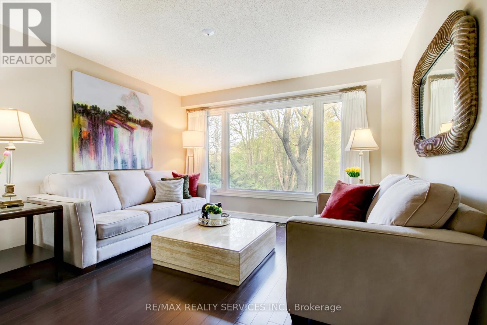 Photo 13 of 25 Brookbank Court, Brampton ON