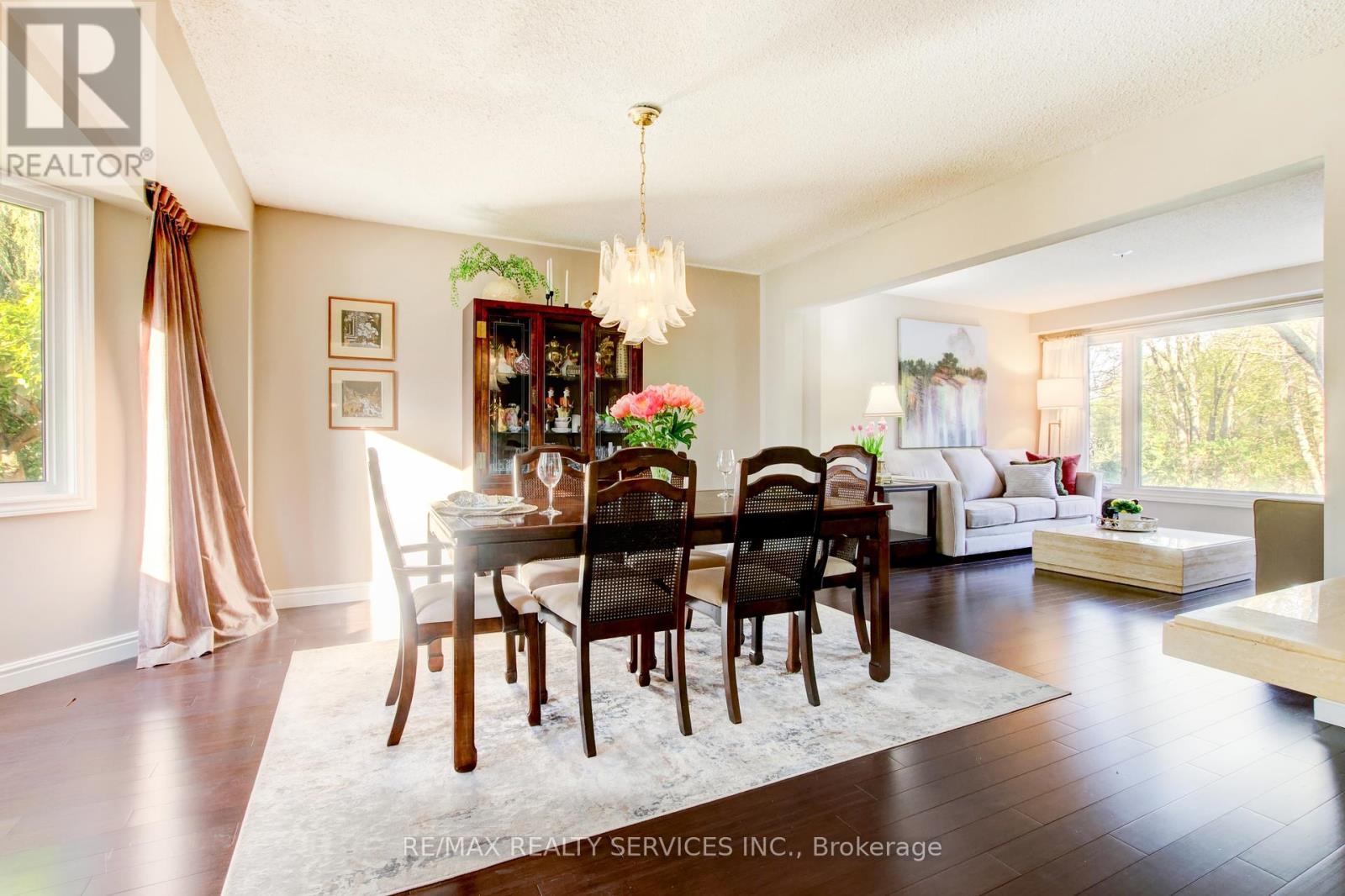 Photo 15 of 25 Brookbank Court, Brampton ON