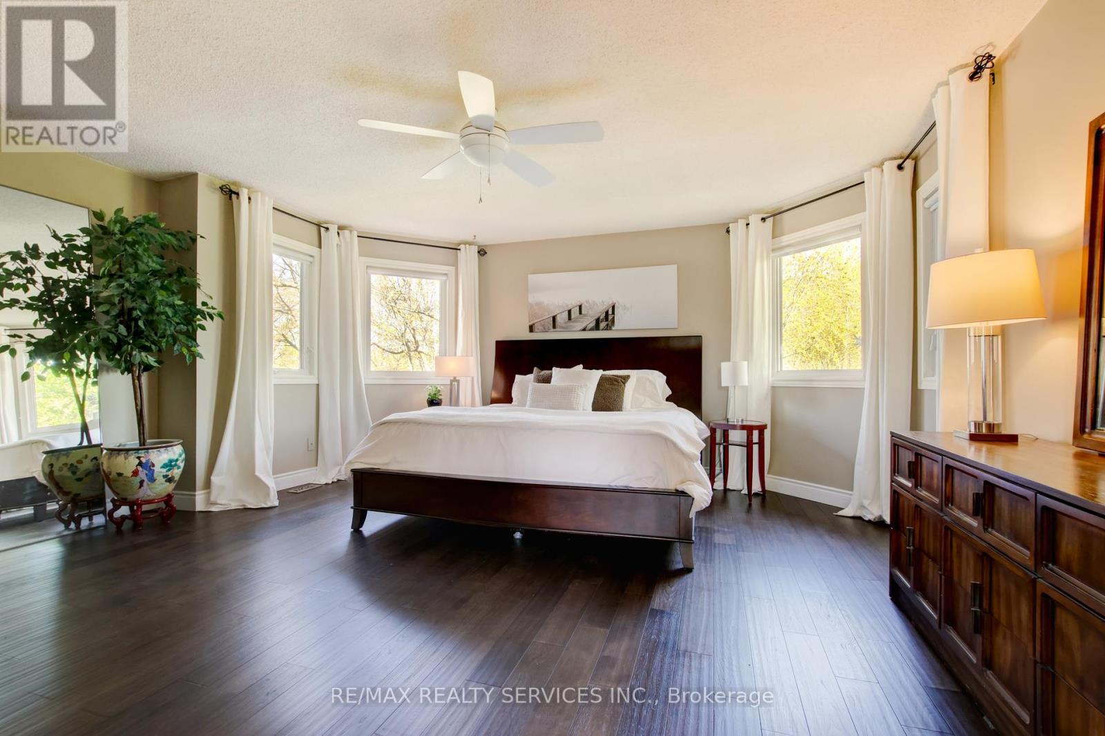 Photo 16 of 25 Brookbank Court, Brampton ON