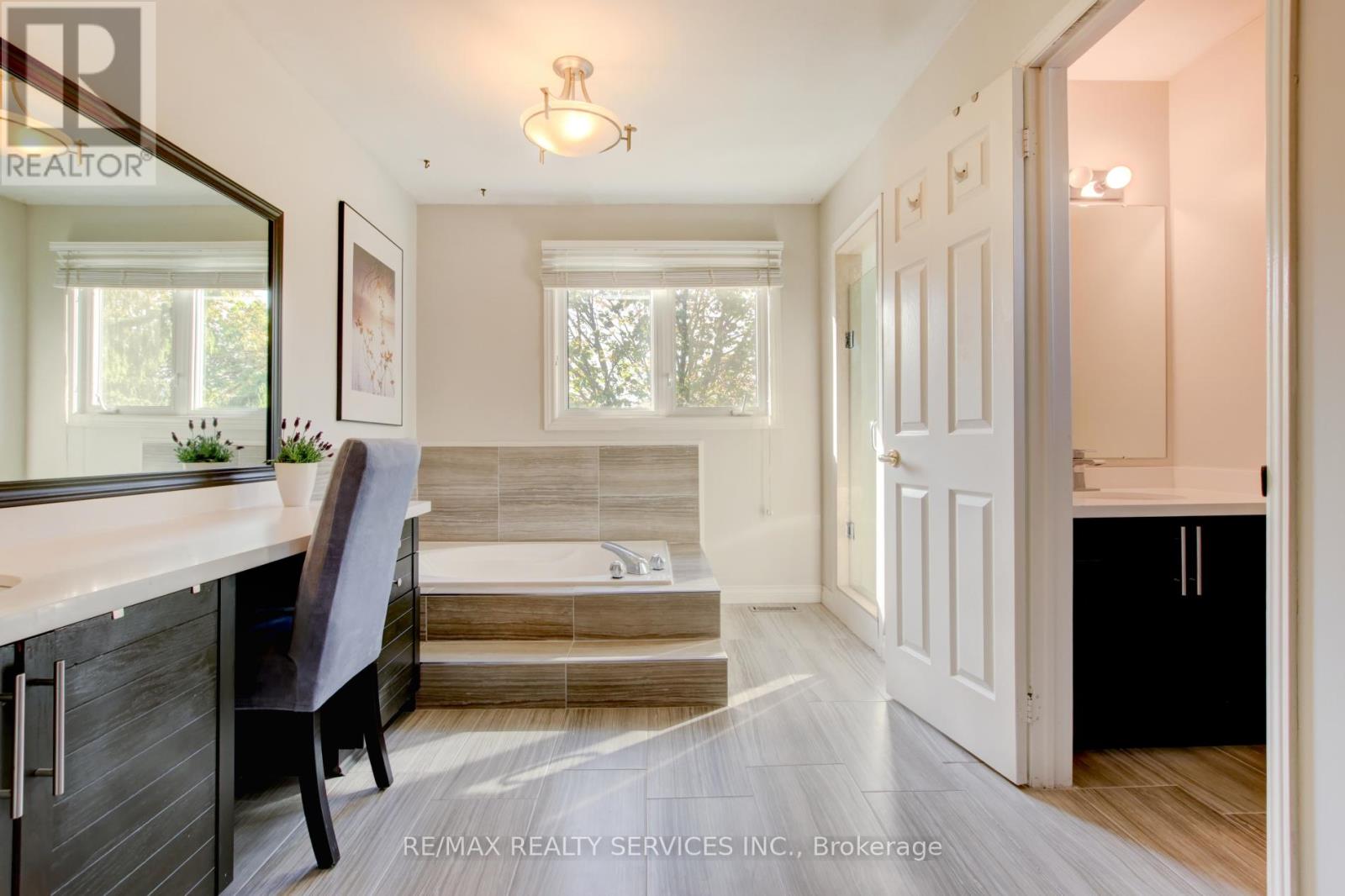 Photo 19 of 25 Brookbank Court, Brampton ON