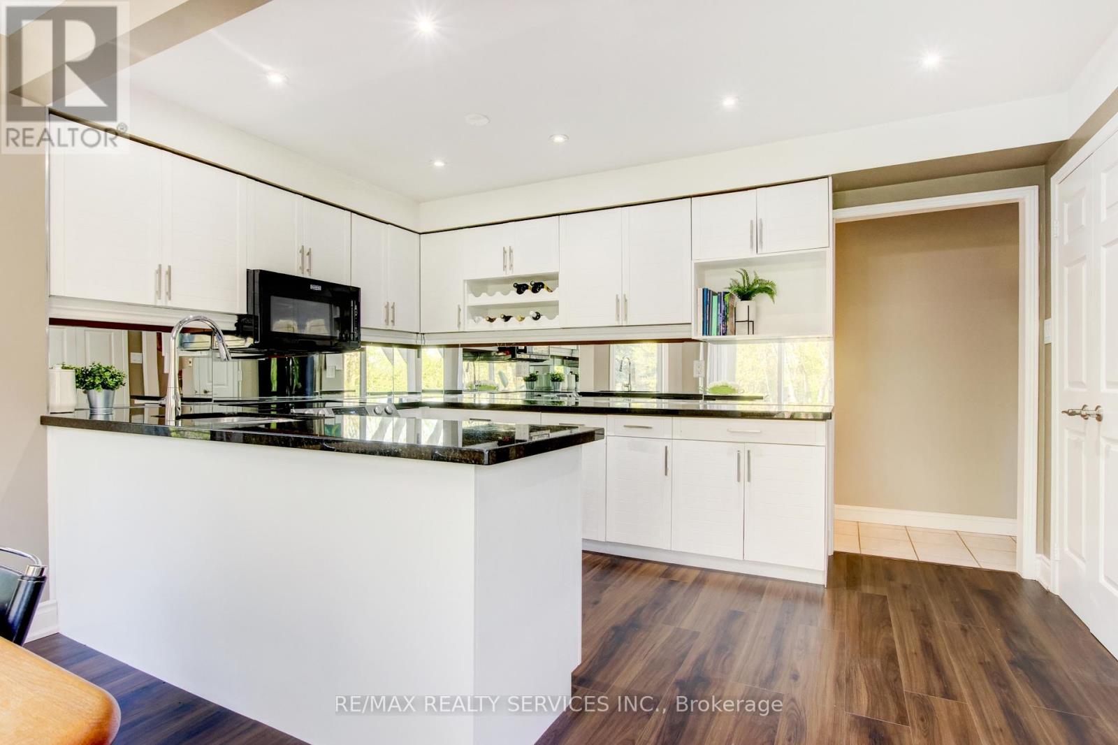 Photo 7 of 25 Brookbank Court, Brampton ON