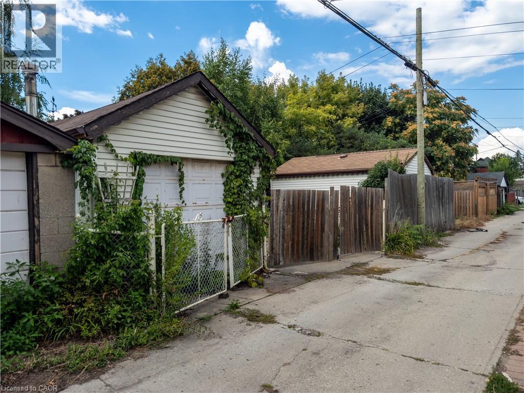 Photo 33 of 224 East Avenue N, Hamilton ON