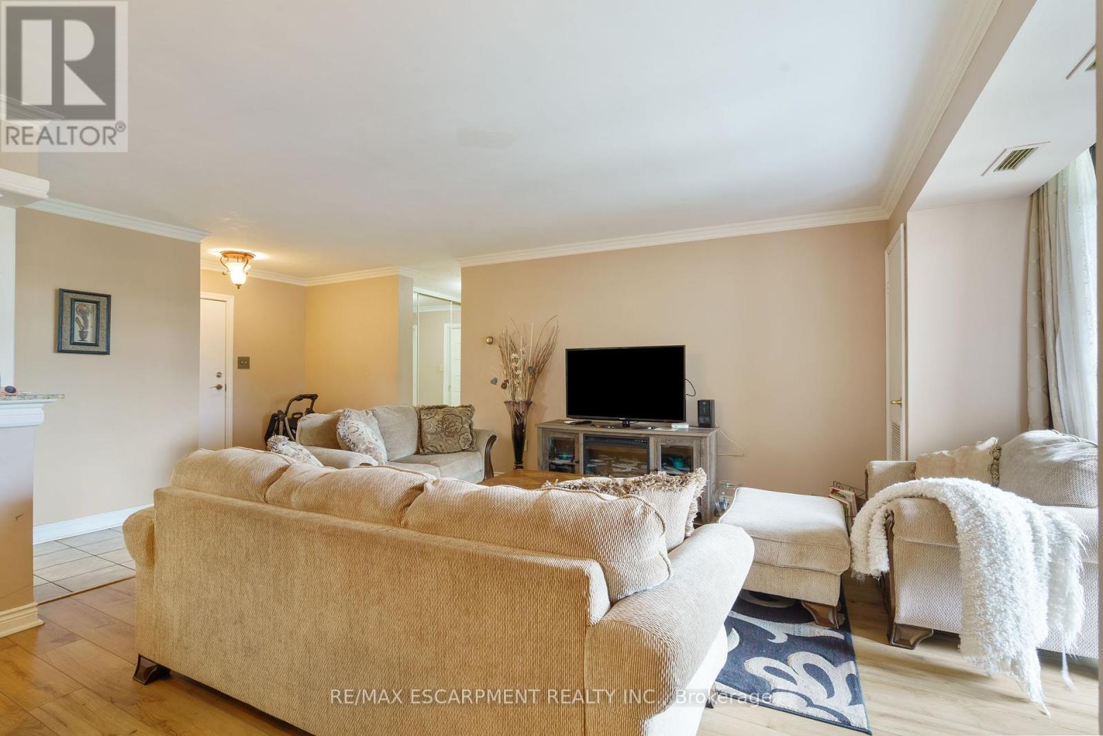 Photo 10 of 218 500 Green Road, Hamilton ON