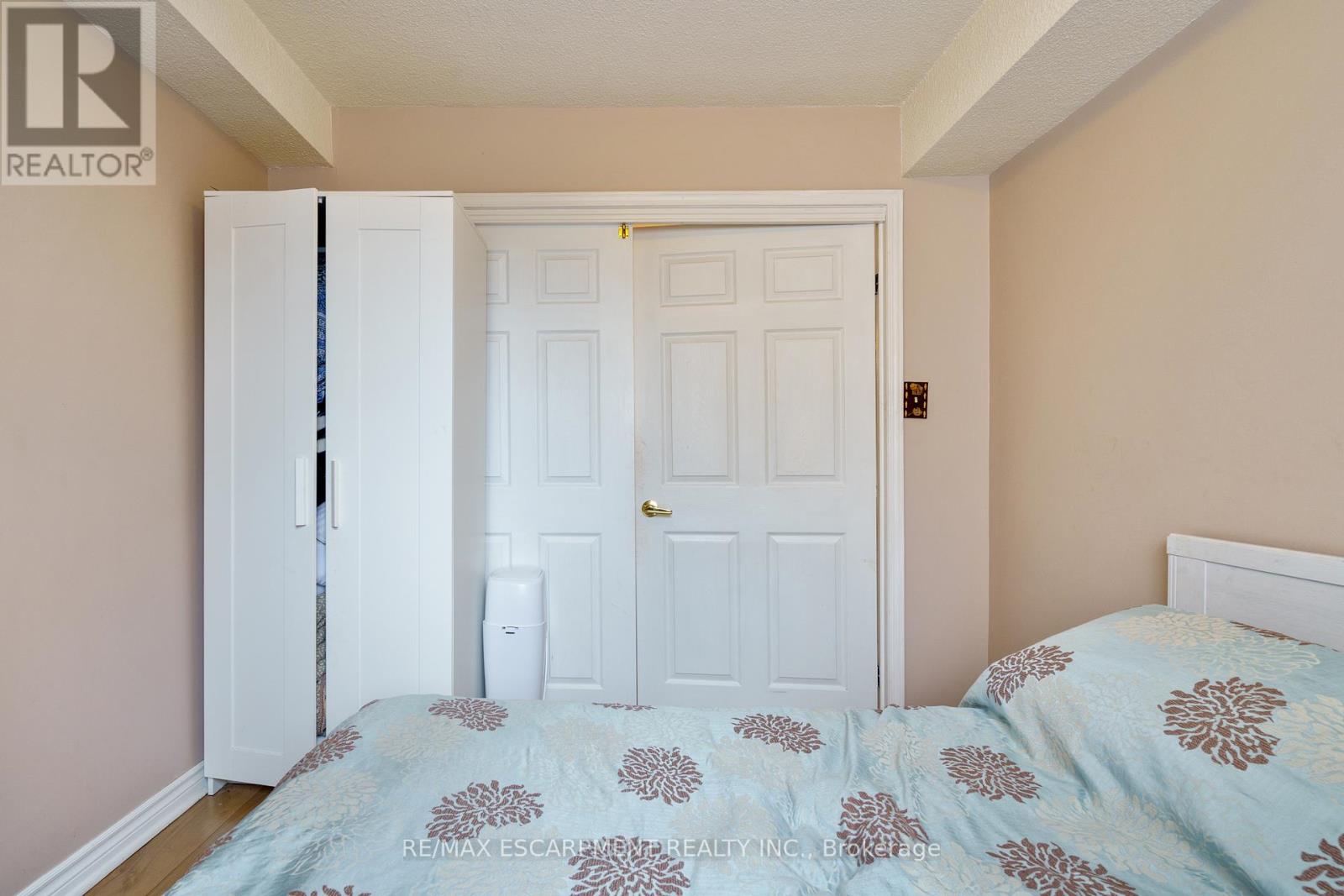 Photo 12 of 218 500 Green Road, Hamilton ON