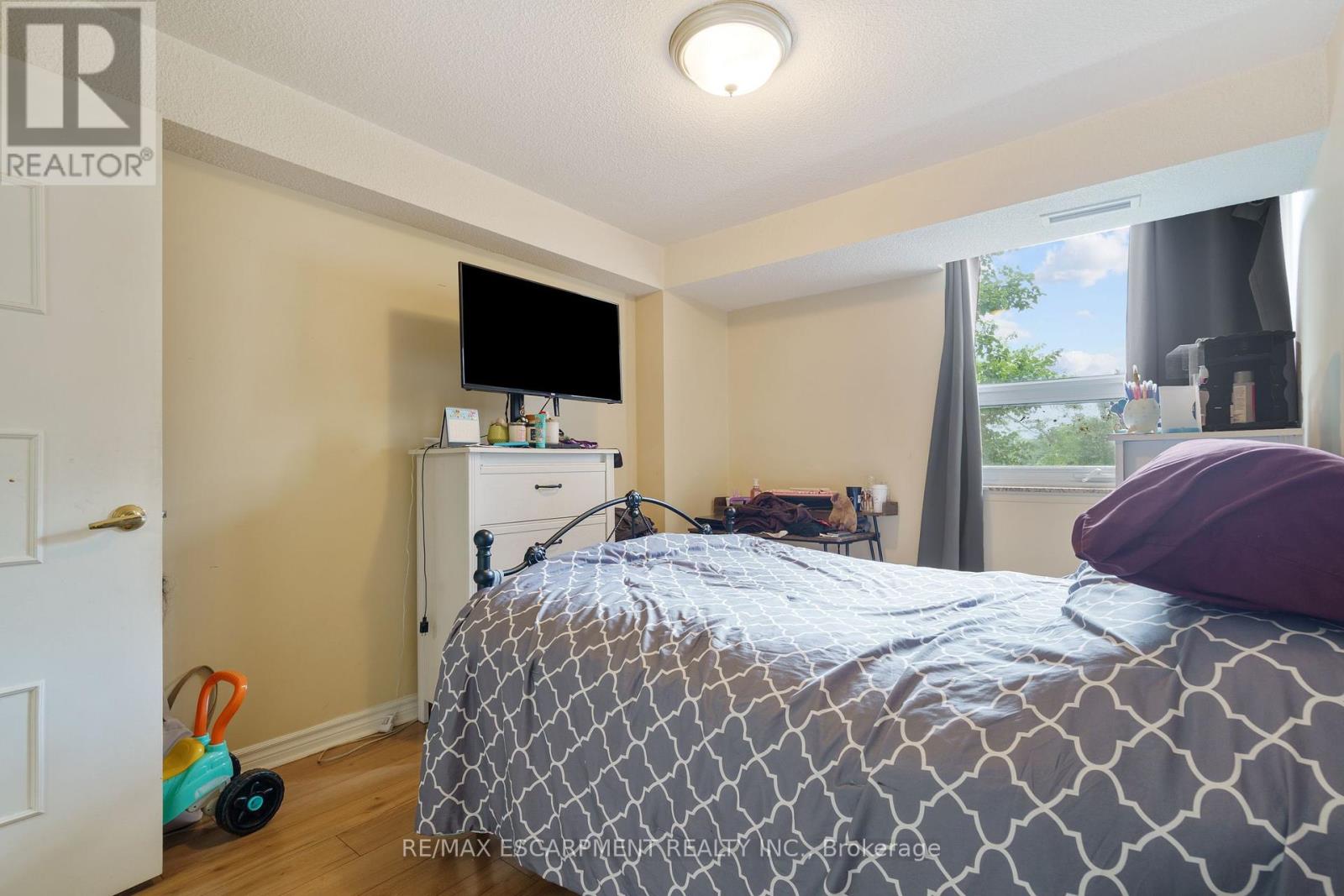 Photo 14 of 218 500 Green Road, Hamilton ON
