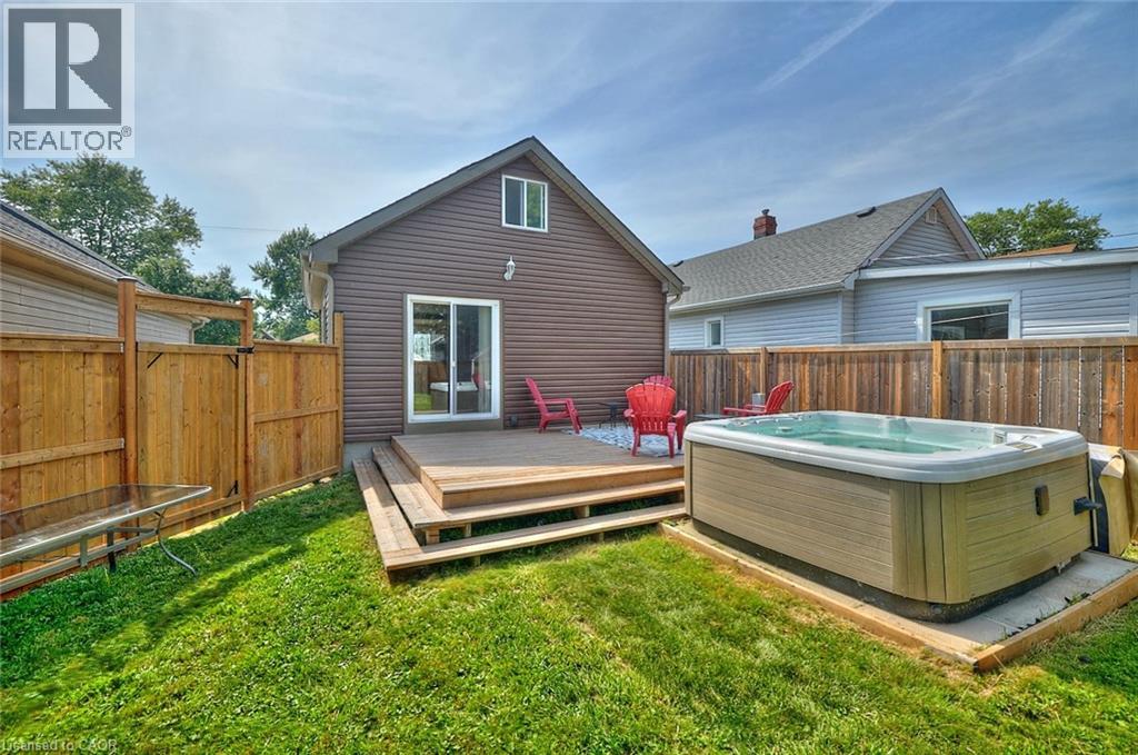 Photo 5 of 30 Mcalpine Avenue S, Welland ON