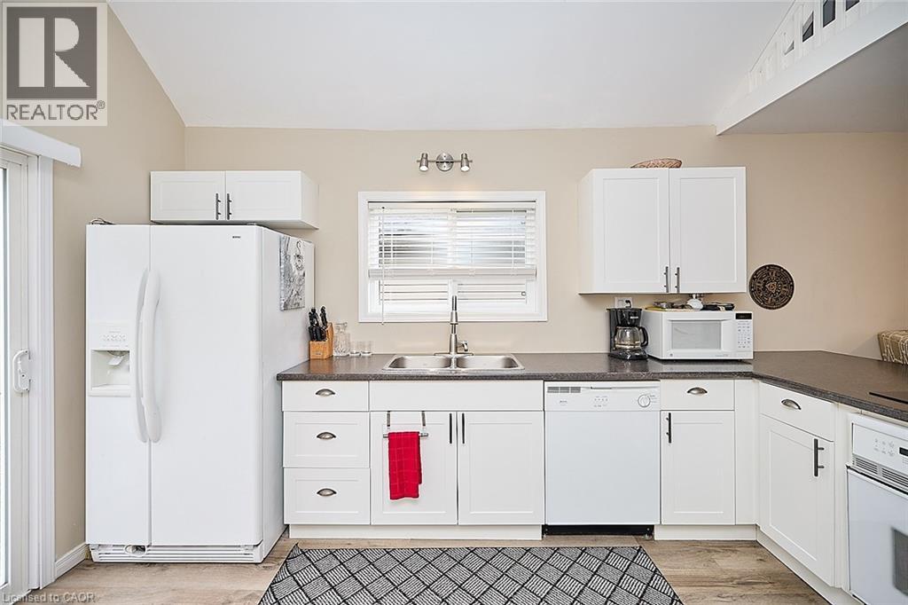 Photo 11 of 30 Mcalpine Avenue S, Welland ON