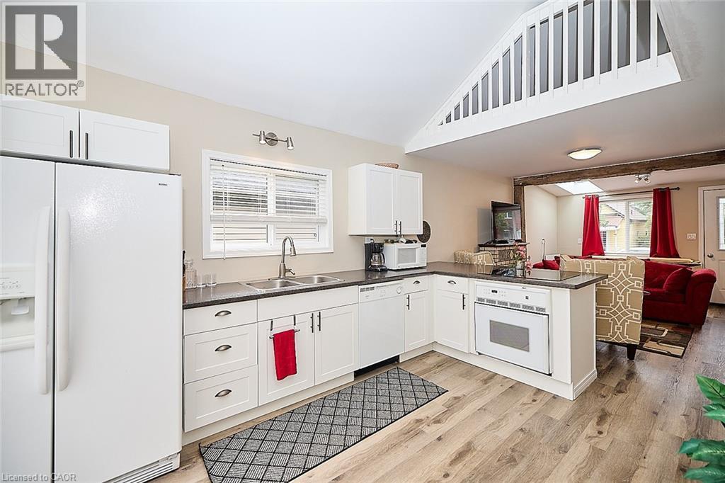 Photo 12 of 30 Mcalpine Avenue S, Welland ON