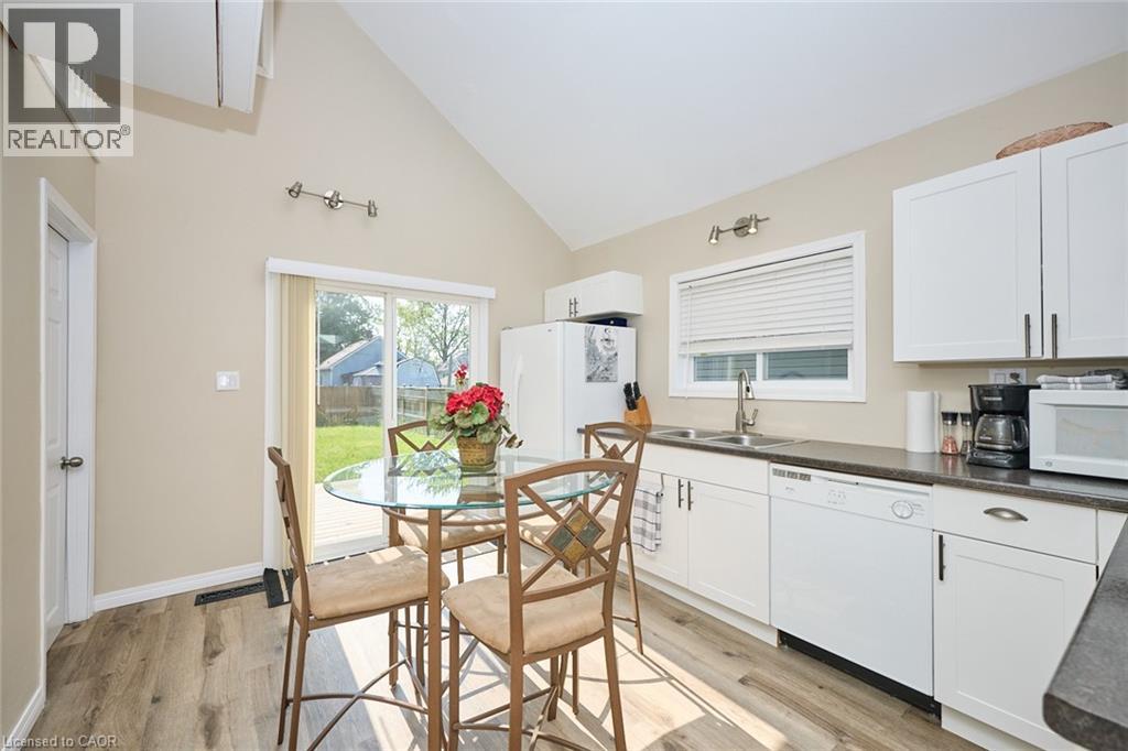 Photo 15 of 30 Mcalpine Avenue S, Welland ON