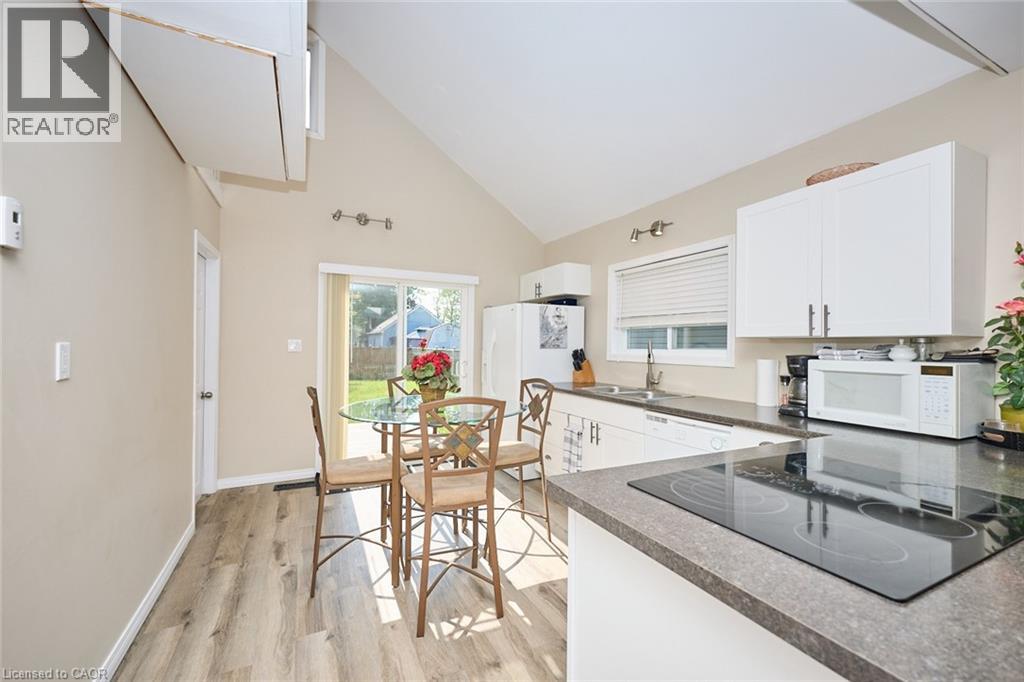 Photo 14 of 30 Mcalpine Avenue S, Welland ON
