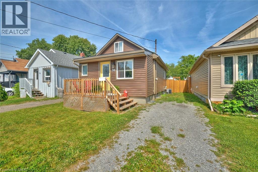 Photo 4 of 30 Mcalpine Avenue S, Welland ON